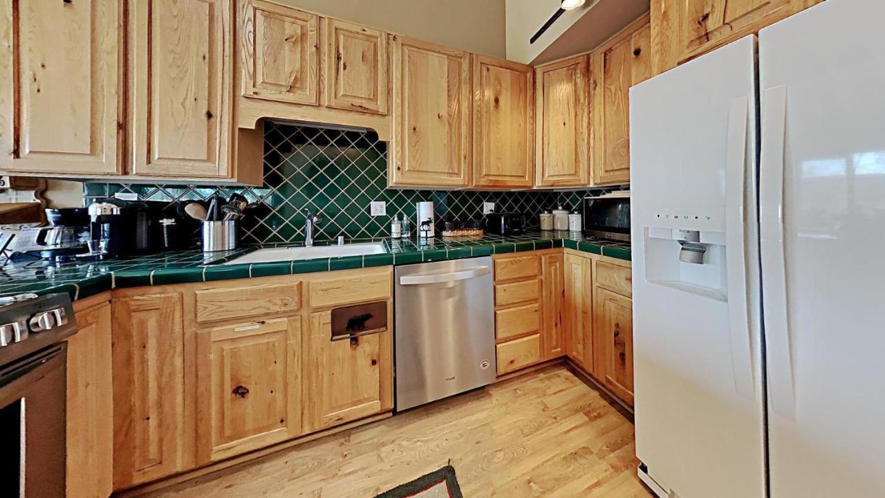 Summer Fun - Slopeside 4br 3ba With 3 Spas, Pool And Sauna - Perfect For Family And Friend Getaways Year Round 1849 693 * Mammoth Lakes