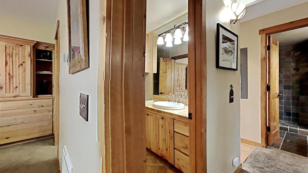 Summer Fun - Slopeside 4br 3ba With 3 Spas, Pool And Sauna - Perfect For Family And Friend Getaways Year Round 1849 693 Appartement Mammoth Lakes